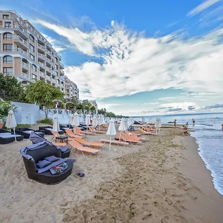 La Golden Sands