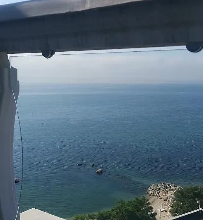 Ξενοδοχείο με διαμερίσματα La 4*
