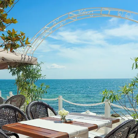 Ξενοδοχείο με διαμερίσματα La Golden Sands
