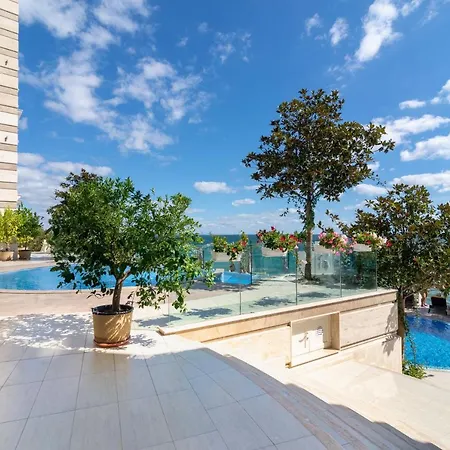 La Golden Sands