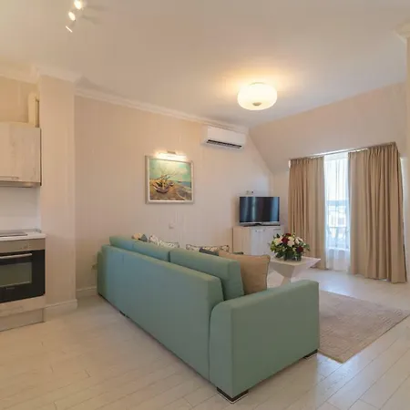 Aparthotel La 4*