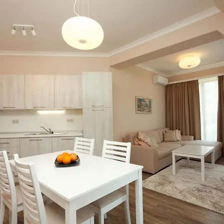 La Aparthotel 4*
